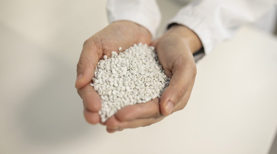 Materia prima proviene de material reciclado post consumo.